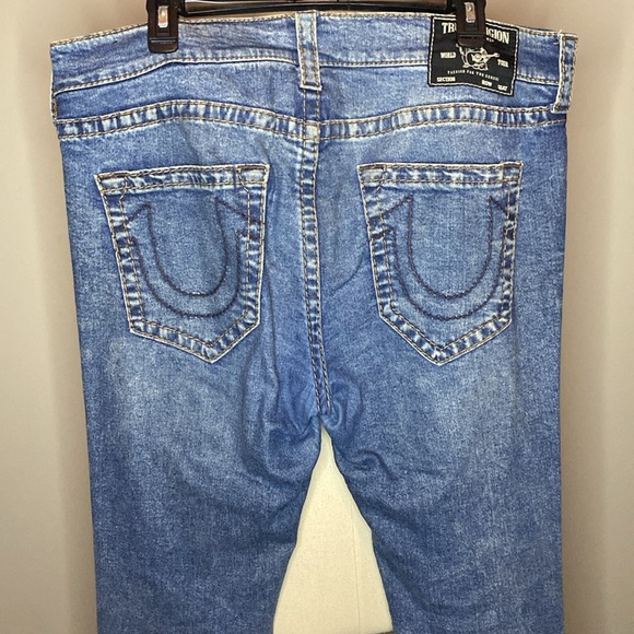 True Religion 'Rocco' Relaxed Skinny Denim Jeans in a Light Wash (36W x 34L) - Picture 7 of 10